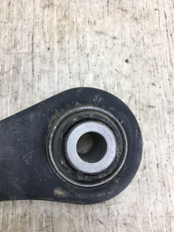 Рычаг задней подвески поперечный нижний правый VOLKSWAGEN PASSAT B8 14- A32 1.8 CPRA