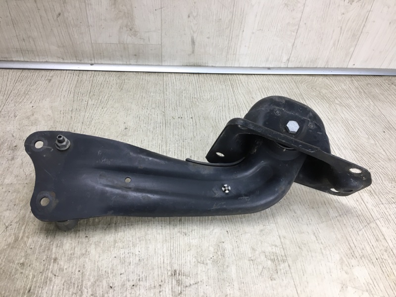 Рычаг задней подвески продольный правый VOLKSWAGEN PASSAT B8 14- 2015 A32 1.8 CPRA 1K0 505 224 L Б/У