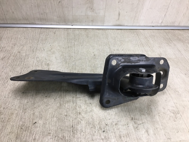 Рычаг задней подвески продольный левый PASSAT B8 14- 2015 A32 1.8 CPRA