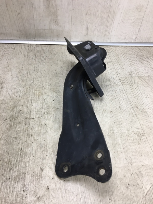 Рычаг задней подвески продольный левый PASSAT B8 14- 2015 A32 1.8 CPRA