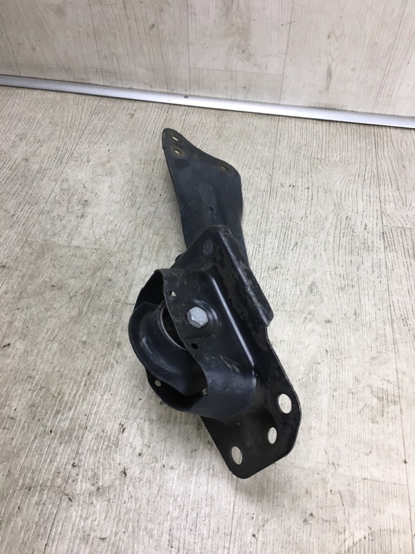 Рычаг задней подвески продольный левый PASSAT B8 14- 2015 A32 1.8 CPRA