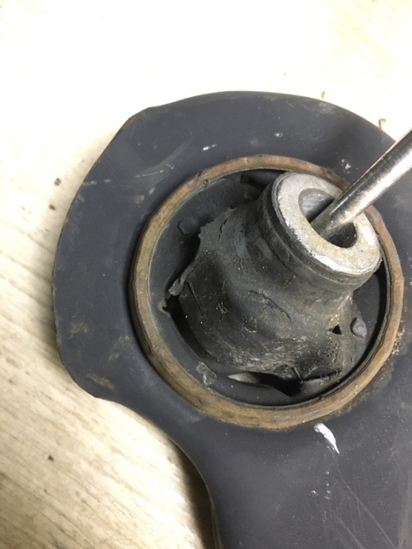 Рычаг передней подвески нижний правый JETTA USA 10-17 2011 162 2.5 CBUA