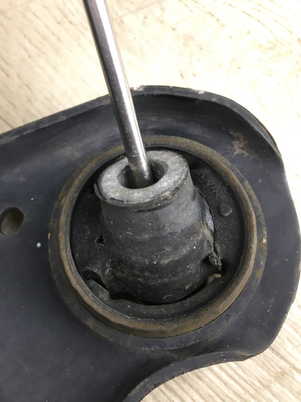 Рычаг передней подвески нижний правый JETTA USA 10-17 2011 162 2.5 CBUA