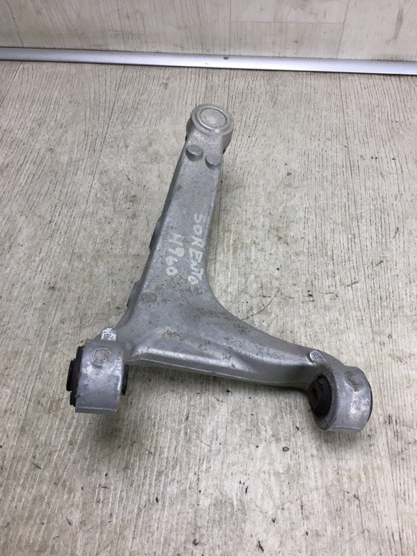 Рычаг задней подвески поперечный верхний правый KIA SORENTO XM 09-14 XM 3.5 G6DC