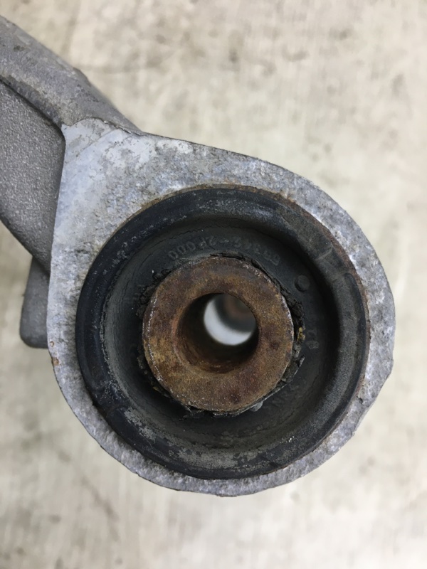 Рычаг задней подвески поперечный верхний левый SORENTO XM 09-14 2010 XM 3.5 G6DC