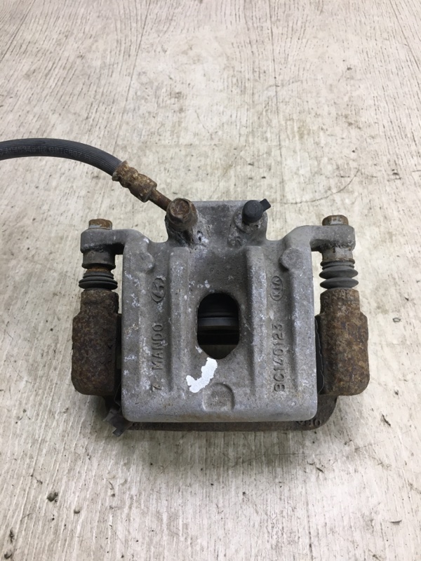 Суппорт тормозной задний правый SORENTO XM 09-14 2010 XM 3.5 G6DC Суппорт тормозной задний правый SORENTO XM 09-14 2010 XM 3.5 G6DC