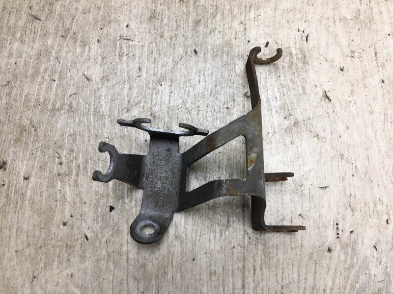 Запчасть кронштейн передний левый PORSCHE CAYENNE 10-18 2010 958 4.8 M48.02 7P0 971 003 B Б/У Кронштейн передний левый PORSCHE CAYENNE 10-18 2010 958 4.8 M48.02 7P0 971 003 B Б/У