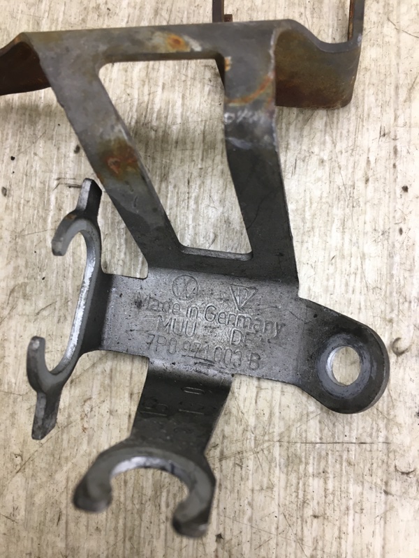 Кронштейн передний левый CAYENNE 10-18 2010 958 4.8 M48.02 Кронштейн передний левый CAYENNE 10-18 2010 958 4.8 M48.02