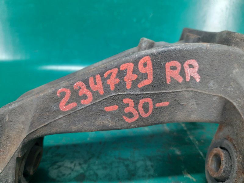 Цапфа задняя правая CAMRY 30 02-06 2005 Седан 2.4 2AZFE Цапфа задняя правая CAMRY 30 02-06 2005 Седан 2.4 2AZFE