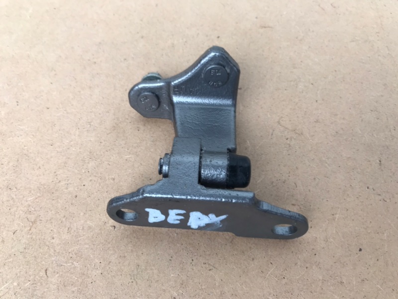 Петля двери верхняя задняя правая M25/M37/M56/Q70/M35H 10-16