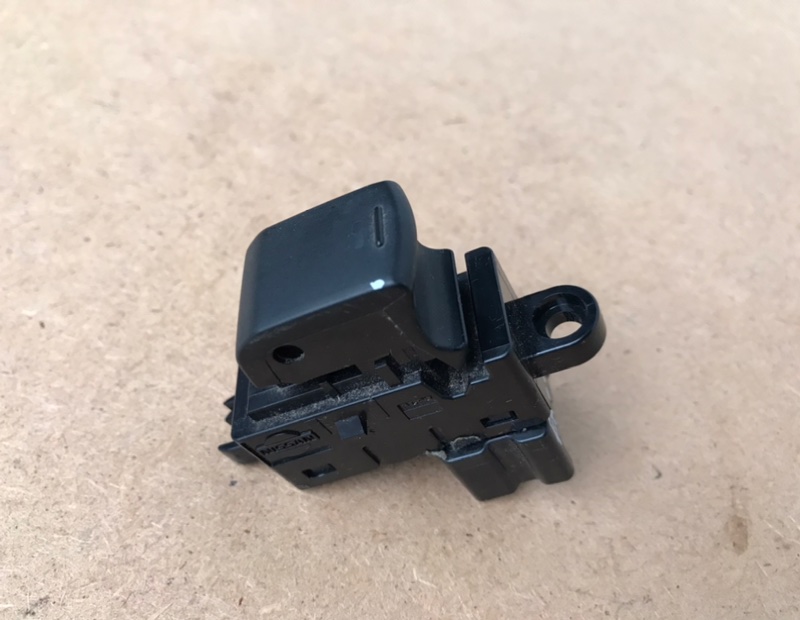 Запчасть кнопка стеклоподъемника INFINITI FX/QX70 S51 08-17 25411-JK00A Б/У Кнопка стеклоподъемника INFINITI FX/QX70 S51 08-17 25411-JK00A Б/У