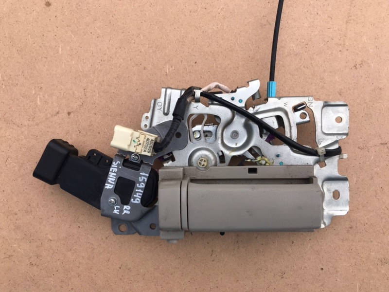 Ручка двери внутренняя задняя левая TOYOTA SIENNA 11-16 2014 Внедорожник 3.5 69080-08021-E0 Б/У