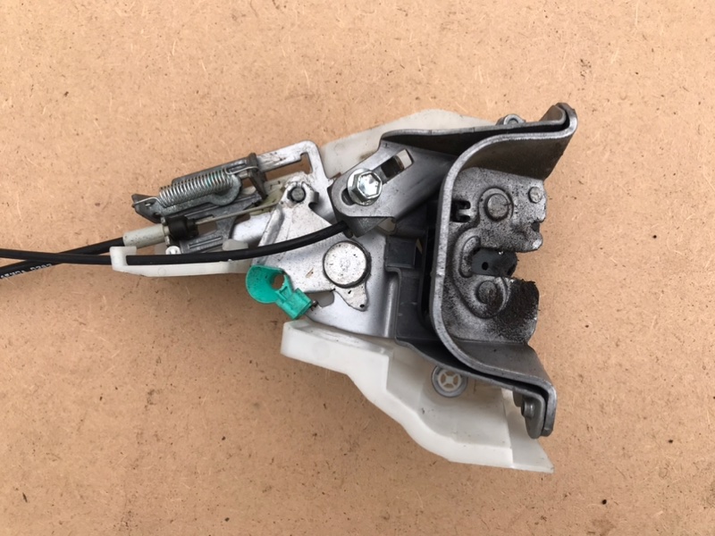 Замок двери боковой задний левый TOYOTA SIENNA 11-16 2014 Внедорожник 3.5 69380-08030 Б/У