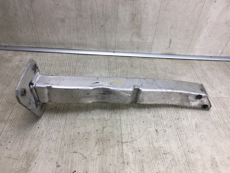 Кронштейн усилителя переднего бампера правый DART 12-16 2015 PF 2.4 ED8