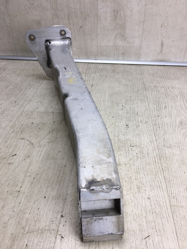 Кронштейн усилителя переднего бампера правый DART 12-16 2015 PF 2.4 ED8