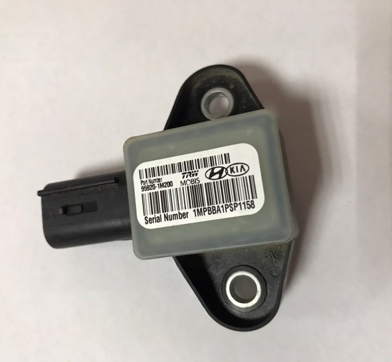 Датчик удара передний правый HYUNDAI SONATA YF 10-14 2012 Седан 2.4 95920-1M200 Б/У