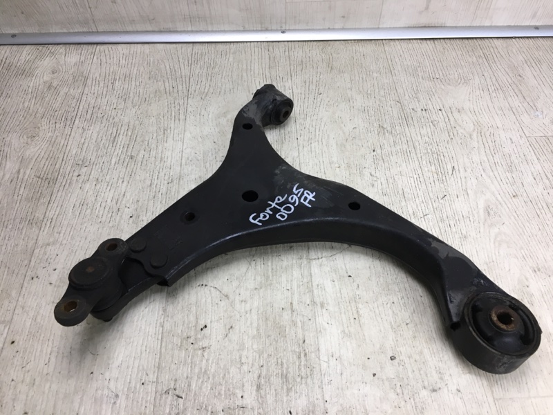 Рычаг передней подвески нижний правый KIA FORTE/CERATO TD 08-13 2009 TD 2.0 G4KD 54501-1M100 Б/У