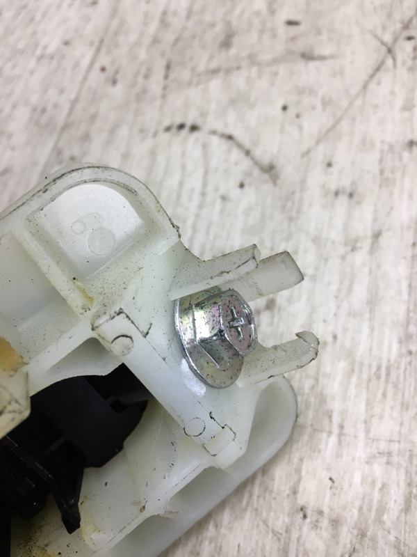 Ручка двери наружная задняя правая FORTE/CERATO TD 08-13 2009 TD 2.0 G4KD Ручка двери наружная задняя правая FORTE/CERATO TD 08-13 2009 TD 2.0 G4KD