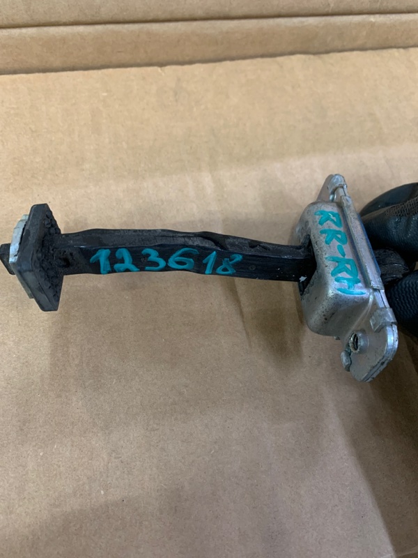 Ограничитель двери задний правый KIA RIO JB 2005-2011 79490-1G000 Б/У