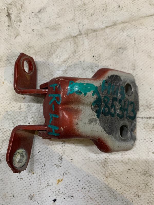 Петля двери нижняя передняя левая SUZUKI SX4 06-13 2008 Хетчбек 2.0 69310-63J00 Б/У