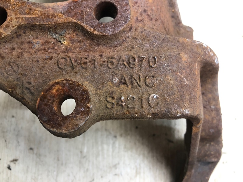 Цапфа задняя правая ESCAPE 12-19 2014 TM2 2.0 HDTX Цапфа задняя правая ESCAPE 12-19 2014 TM2 2.0 HDTX