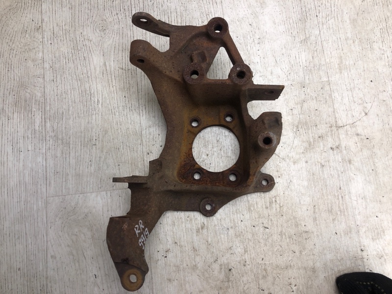 Цапфа задняя правая ESCAPE 12-19 2014 TM2 2.0 HDTX Цапфа задняя правая ESCAPE 12-19 2014 TM2 2.0 HDTX