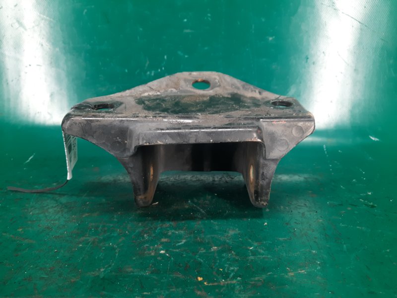 Крепление балки подвески заднее правое VENZA 09-16 2011 Внедорожник 3.5 2GR-FE