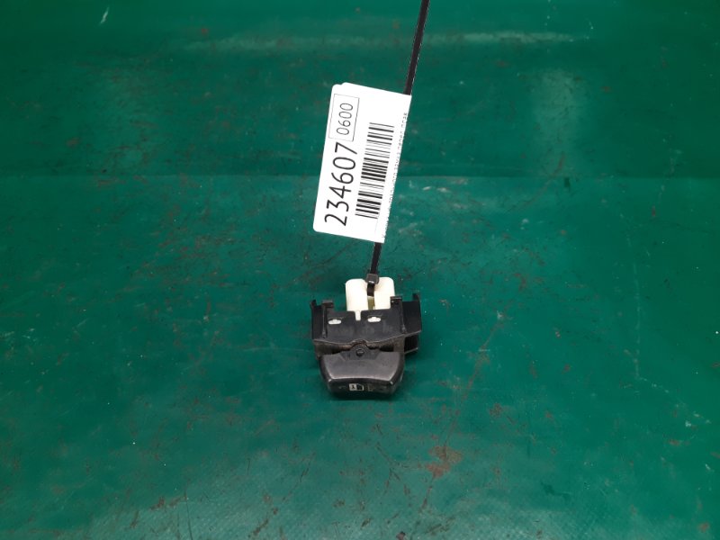 Кнопка центрального замка передняя правая TOYOTA CAMRY 30 02-06 2005 Седан 2.4 2AZFE 84930-AA020 Б/У