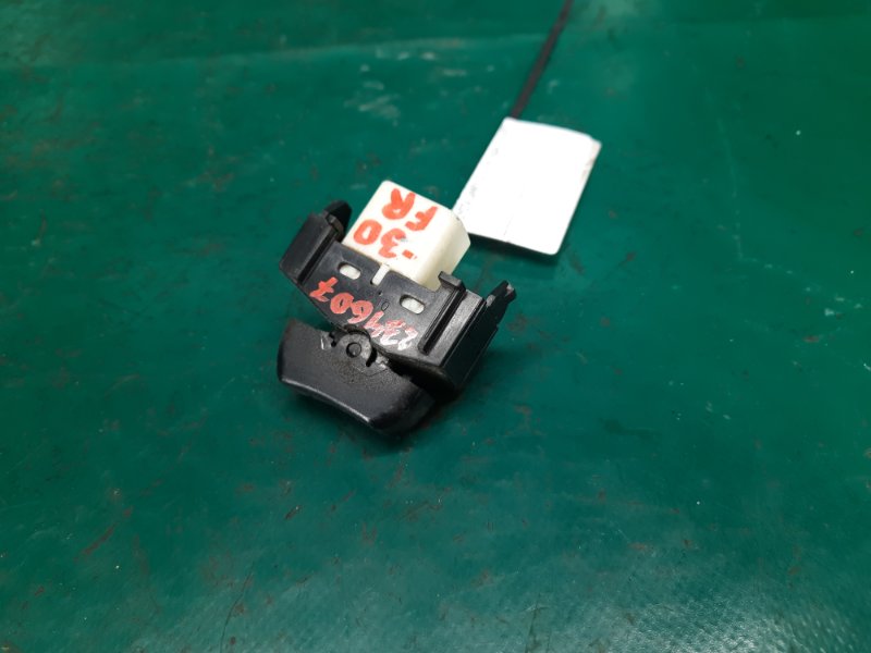 Кнопка центрального замка передняя правая TOYOTA CAMRY 30 02-06 Седан 2.4 2AZFE