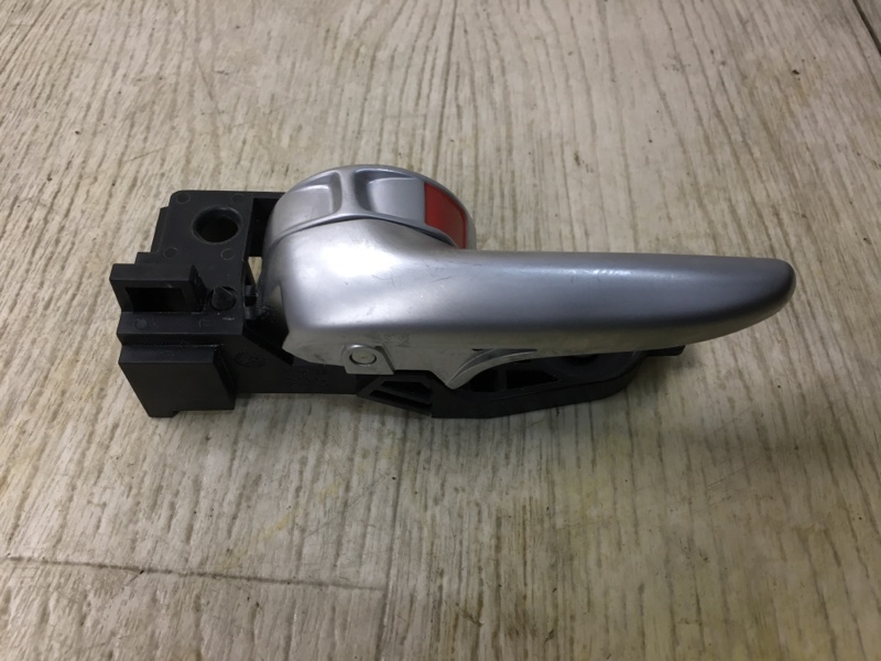 Ручка двери внутренняя передняя левая CHRYSLER 200 14-16 UF 2.4 ED6