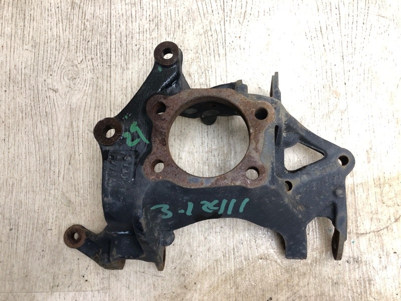 Цапфа задняя правая ESCAPE 12-19 Цапфа задняя правая ESCAPE 12-19