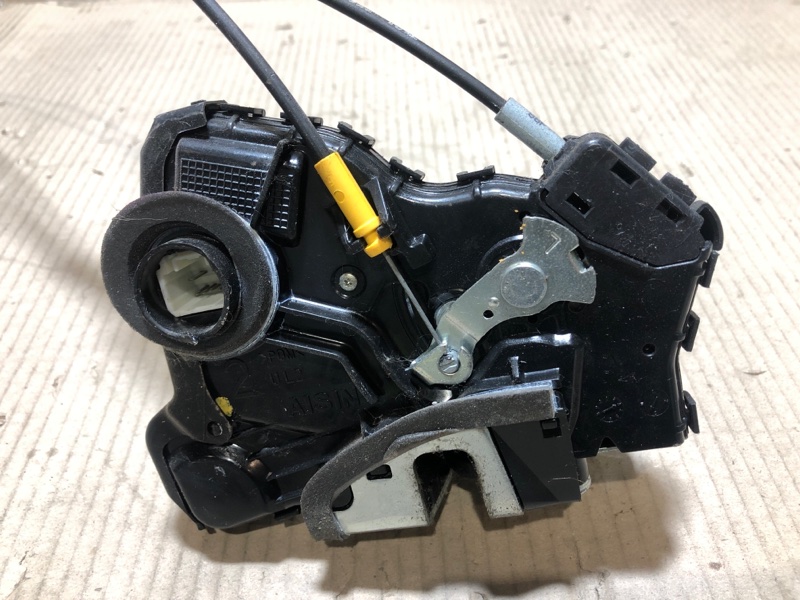 Замок двери передний левый SIENNA 11-16 2012 GSL30 3.5 2GR-FE Замок двери передний левый SIENNA 11-16 2012 GSL30 3.5 2GR-FE