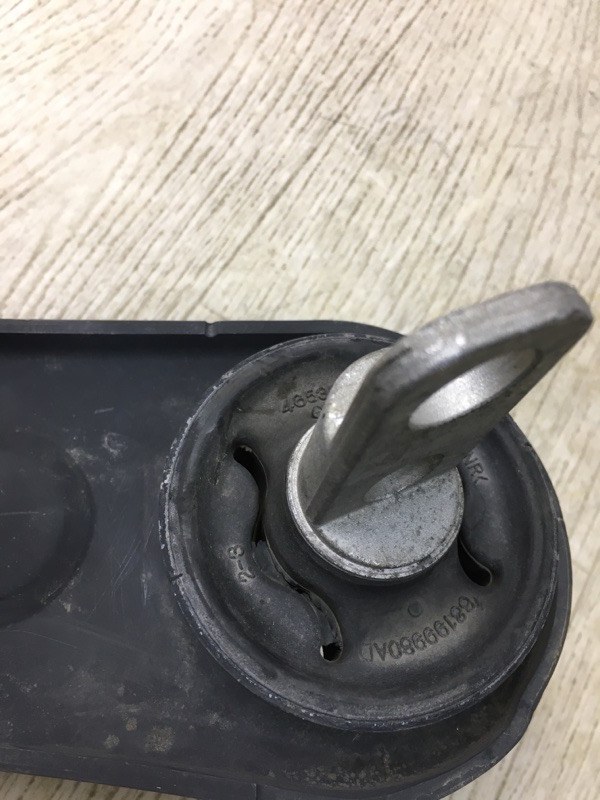 Рычаг задней подвески продольный правый CHEROKEE 14- 2017 KL 2.4 ED6 Рычаг задней подвески продольный правый CHEROKEE 14- 2017 KL 2.4 ED6