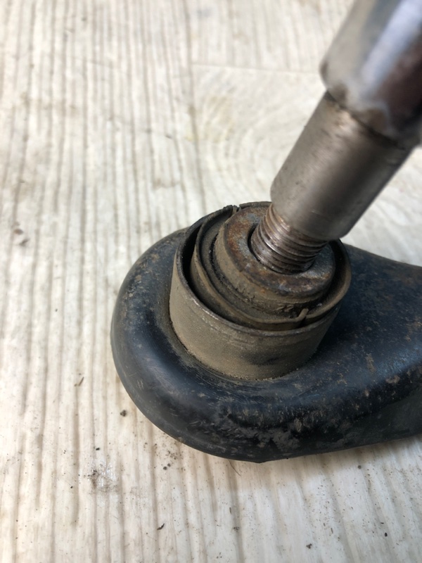 Рычаг задней подвески поперечный ESCAPE 12-19 2012 TM2 2.0 HDTX