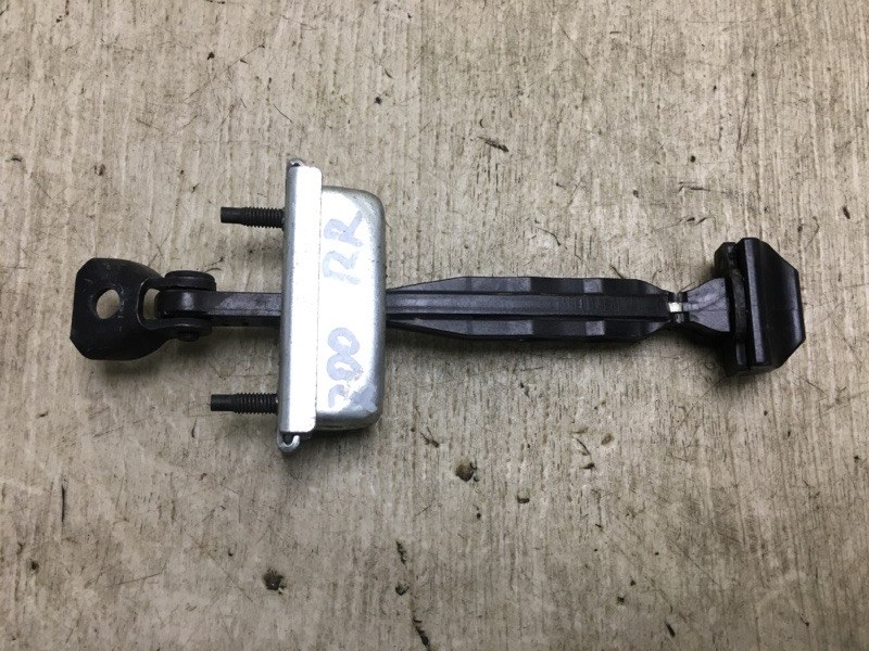 Ограничитель двери задний правый CHRYSLER 200 14-16 2016 UF 2.4 ED6 68145322AG Б/У