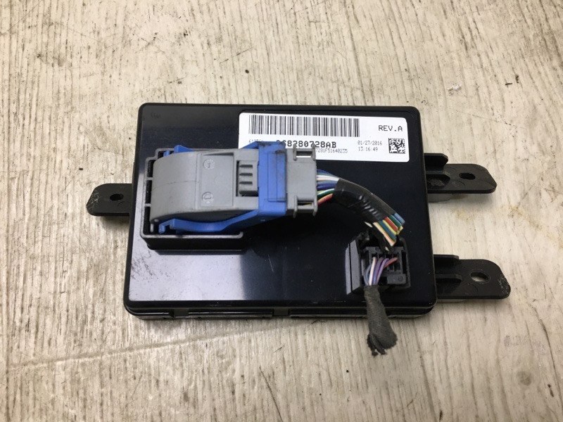 Блок комфорта CHRYSLER 200 14-16 2016 UF 2.4 ED6 68280728AB Б/У