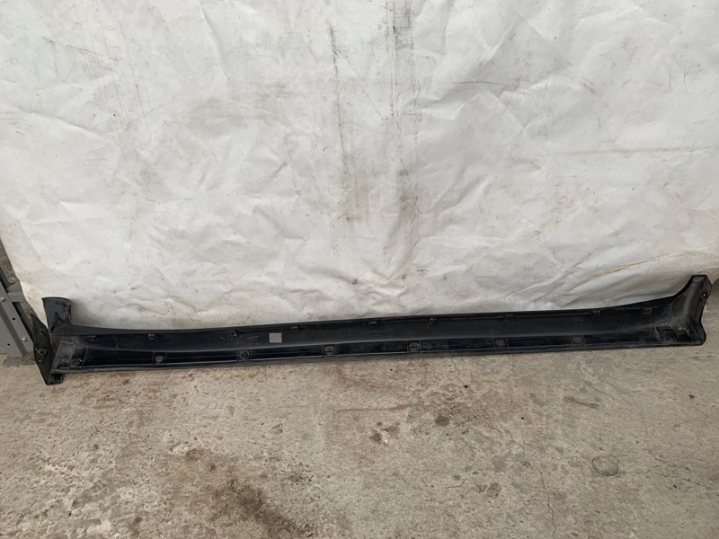 Накладка порога наружная правая LAND CRUISER 200 08-21