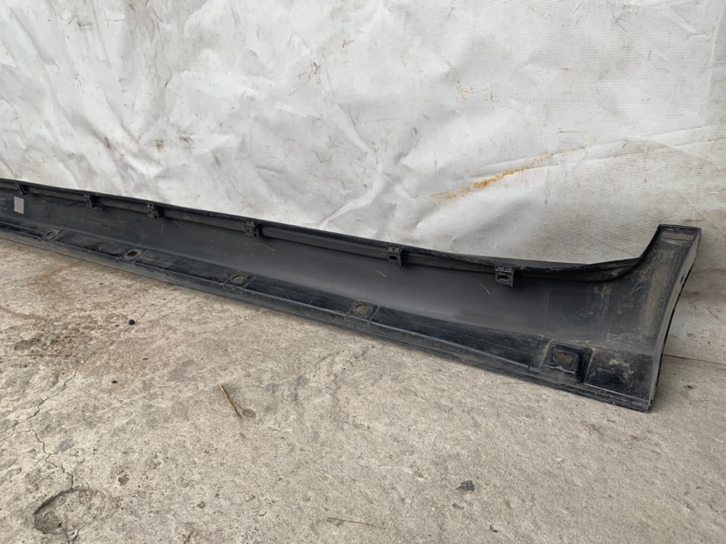 Накладка порога наружная правая LAND CRUISER 200 08-21