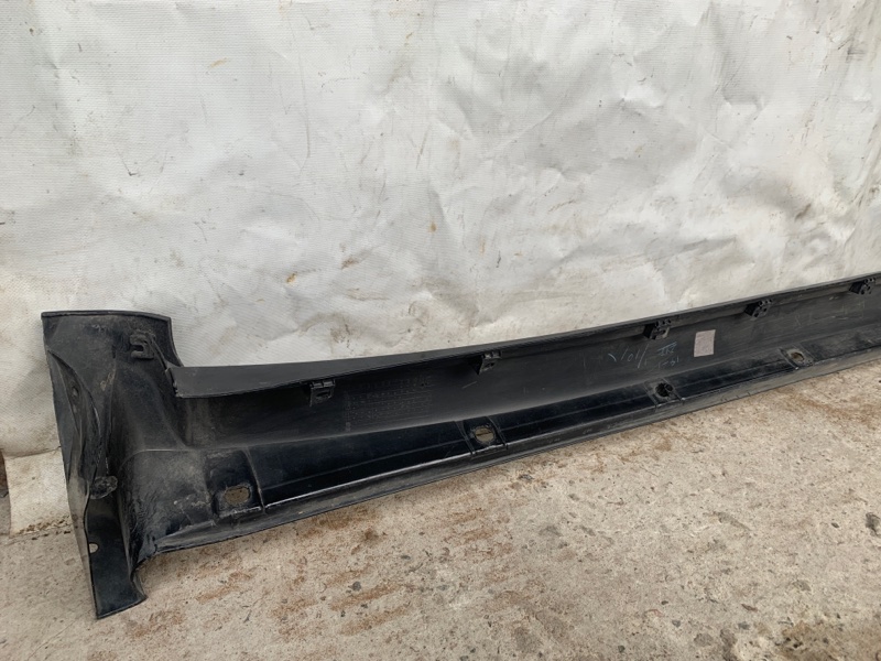 Накладка порога наружная правая LAND CRUISER 200 08-21