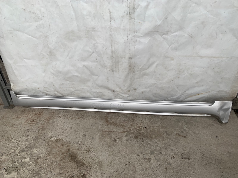 Накладка порога наружная правая TOYOTA LAND CRUISER 200 08-21 75850-60040 Б/У