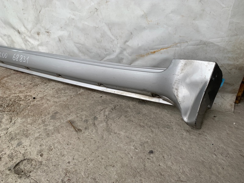 Накладка порога наружная правая LAND CRUISER 200 08-21