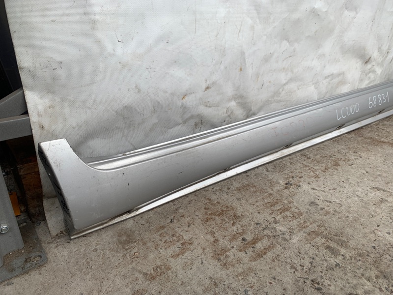 Накладка порога наружная правая LAND CRUISER 200 08-21