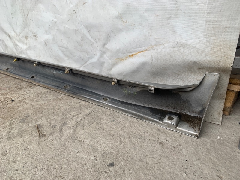 Накладка порога наружная правая LAND CRUISER 200 08-21