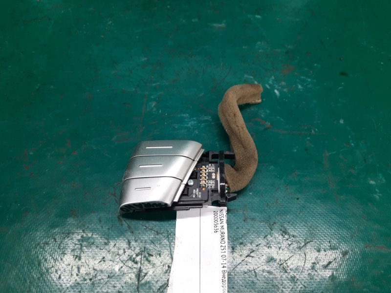 Кнопка правая NISSAN MURANO Z51 07-14 2009 Внедорожник 3.5 VQ35DE 25273-1AA0A Б/У