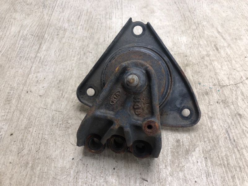 Подушка двигателя правая KIA FORTE/CERATO TD 08-13 2010 TD 2.0 G4KD 21810-0Q000 Б/У