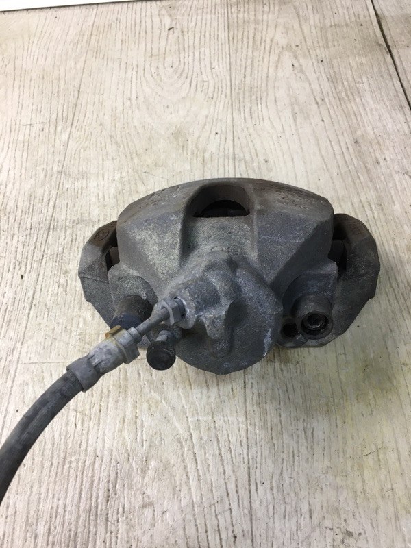 Суппорт тормозной передний левый FORD FOCUS 10-18 CB8 2.0 XQDA