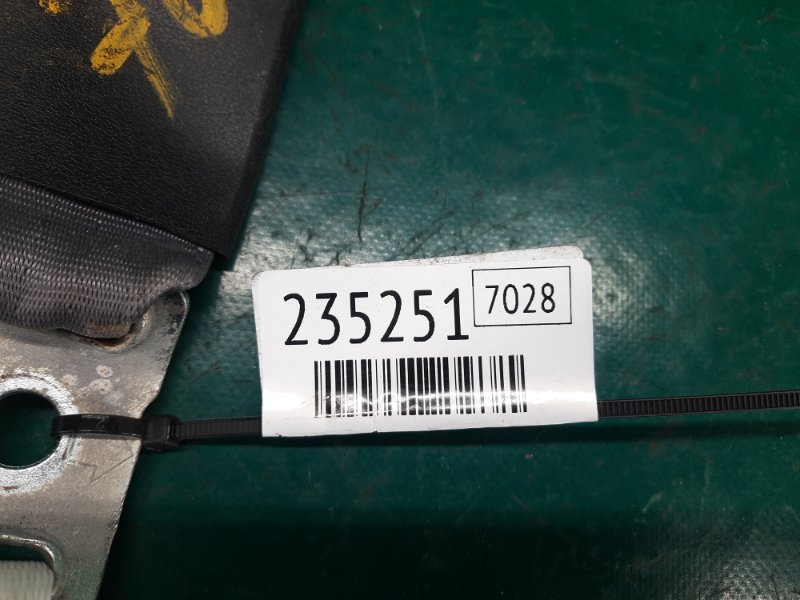 Замок ремня безопасности задний CAMRY 40 06-11 2008 Седан 2.4 2AZFE