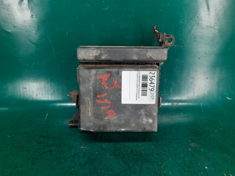 Блок предохранителей моторный отсек OUTLANDER 03-07 2004 Внедорожник 2.4 4G69