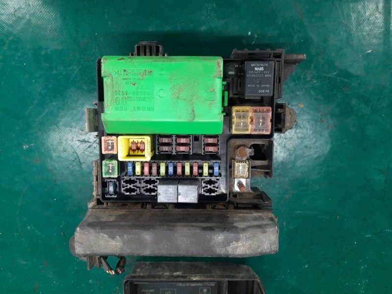 Блок предохранителей моторный отсек MITSUBISHI OUTLANDER 03-07 2004 Внедорожник 2.4 4G69 MR965734 Б/У