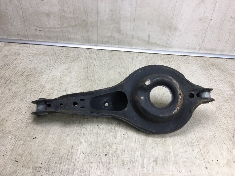 Рычаг задней подвески поперечный нижний FORD FOCUS 10-18 CB8 2.0 XQDA